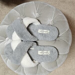 🎁 Jessica Simpson Slippers